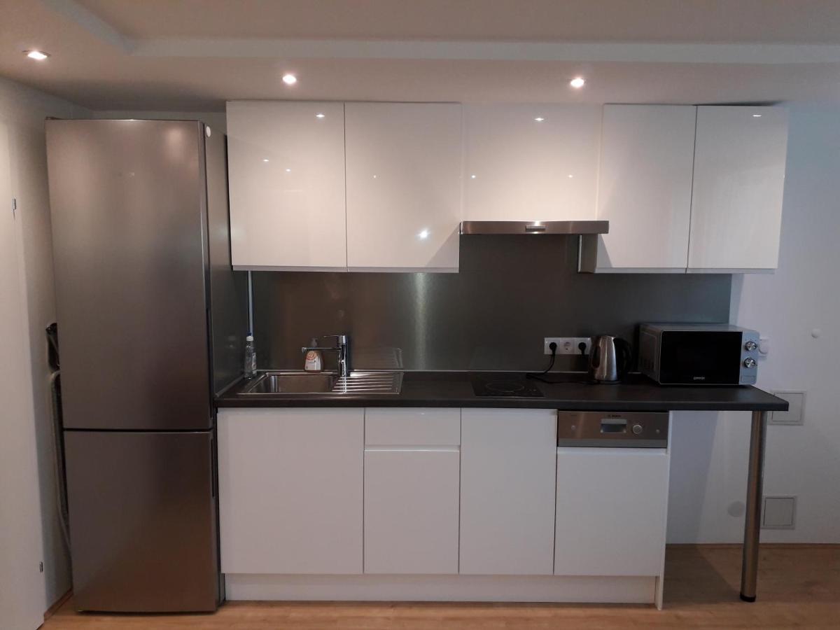 Cosy Flat In The Quiet Area With Own Garden, Free Parking And Direct Public Transport Link To The Centre Vienna Exterior photo