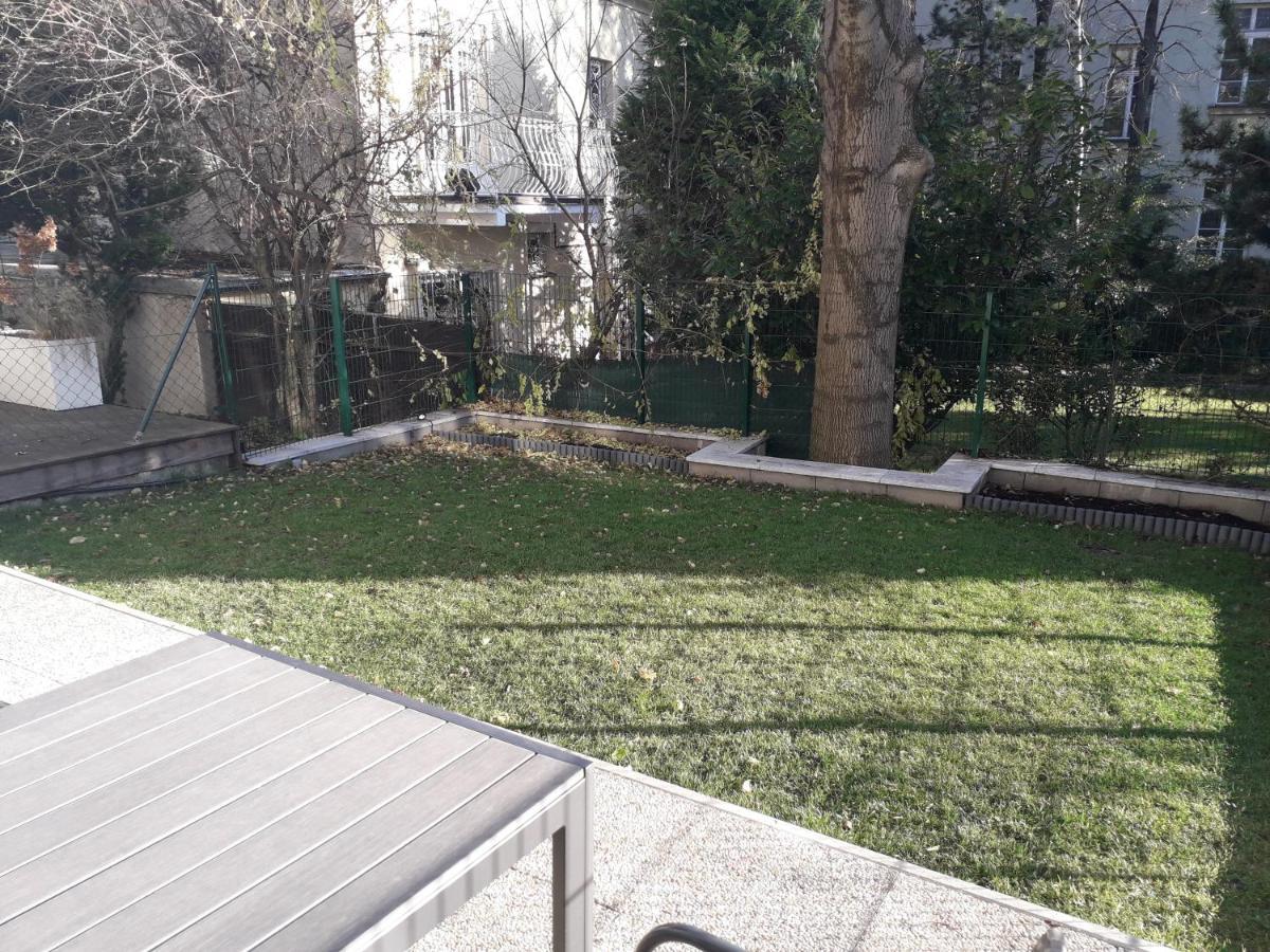 Cosy Flat In The Quiet Area With Own Garden, Free Parking And Direct Public Transport Link To The Centre Vienna Exterior photo