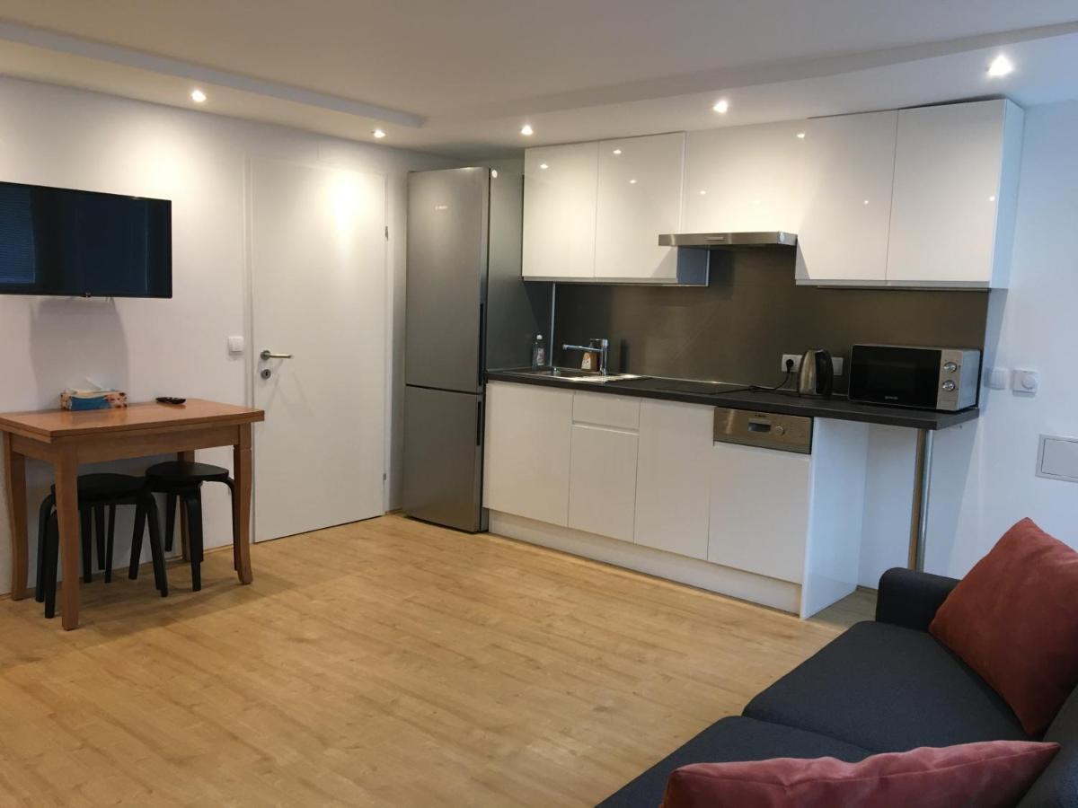 Cosy Flat In The Quiet Area With Own Garden, Free Parking And Direct Public Transport Link To The Centre Vienna Exterior photo