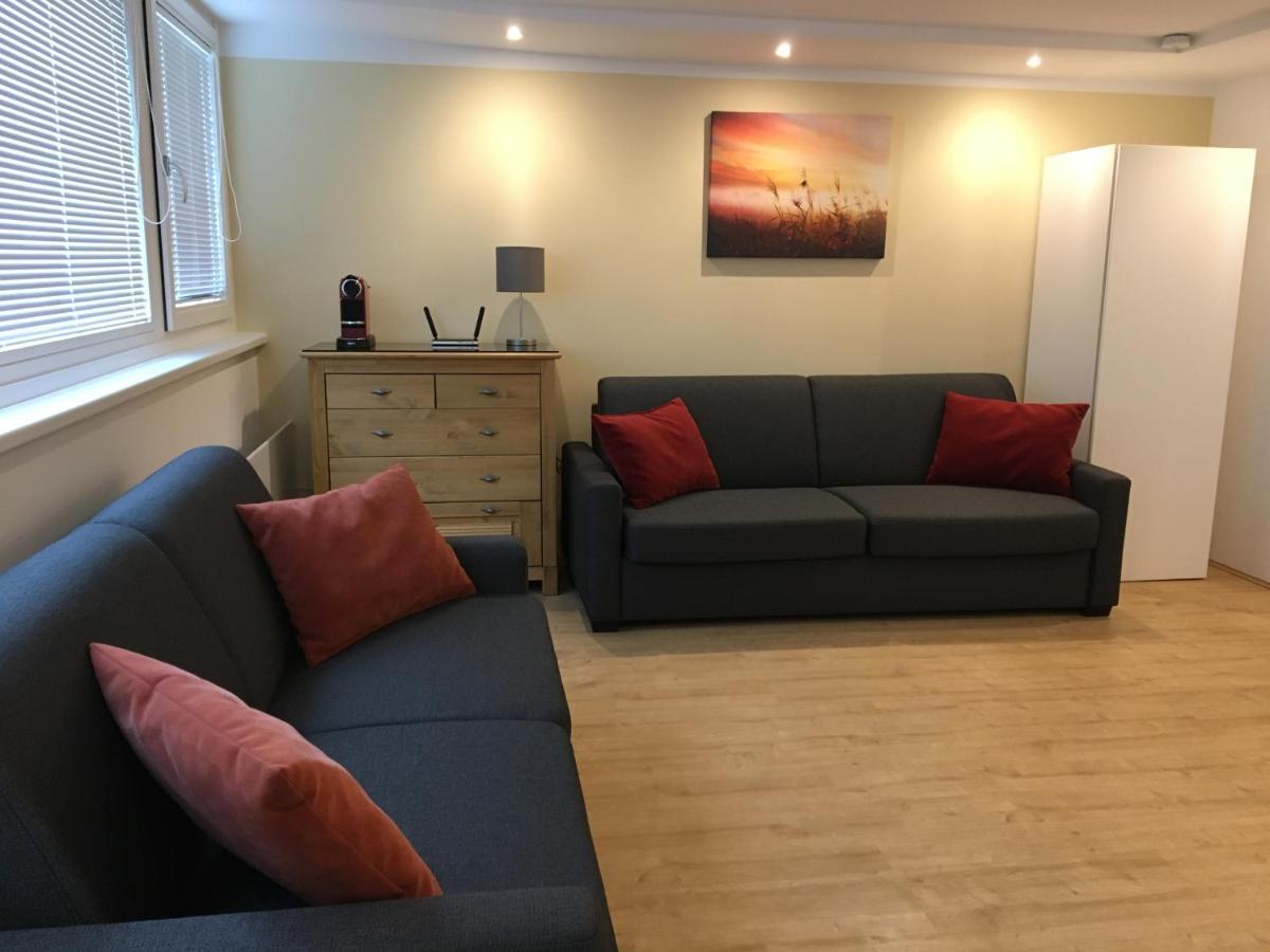 Cosy Flat In The Quiet Area With Own Garden, Free Parking And Direct Public Transport Link To The Centre Vienna Exterior photo