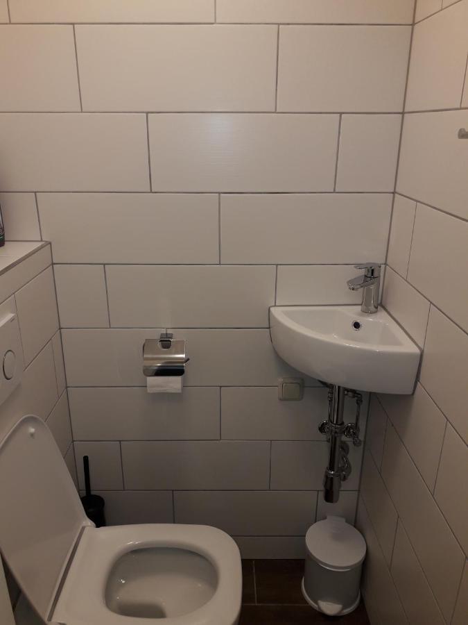 Cosy Flat In The Quiet Area With Own Garden, Free Parking And Direct Public Transport Link To The Centre Vienna Exterior photo