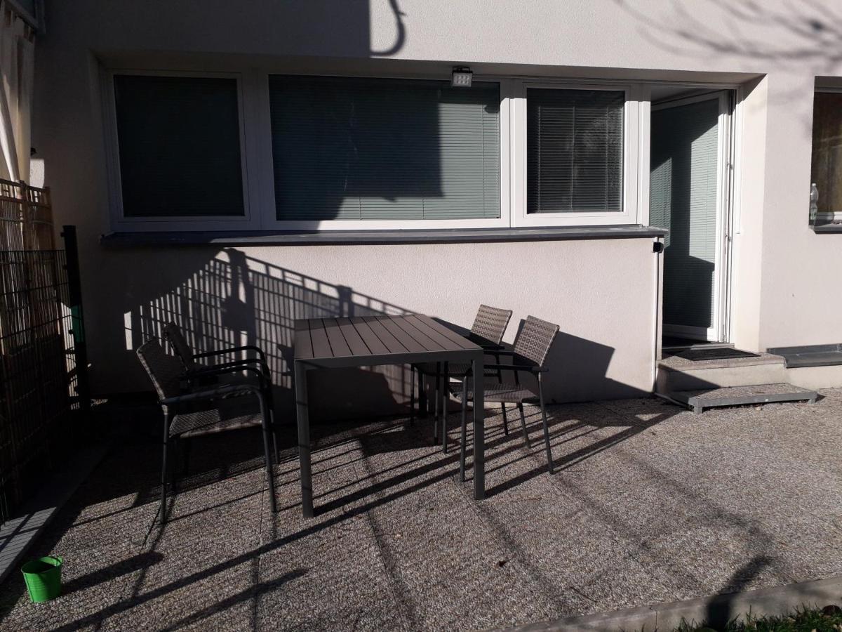 Cosy Flat In The Quiet Area With Own Garden, Free Parking And Direct Public Transport Link To The Centre Vienna Exterior photo